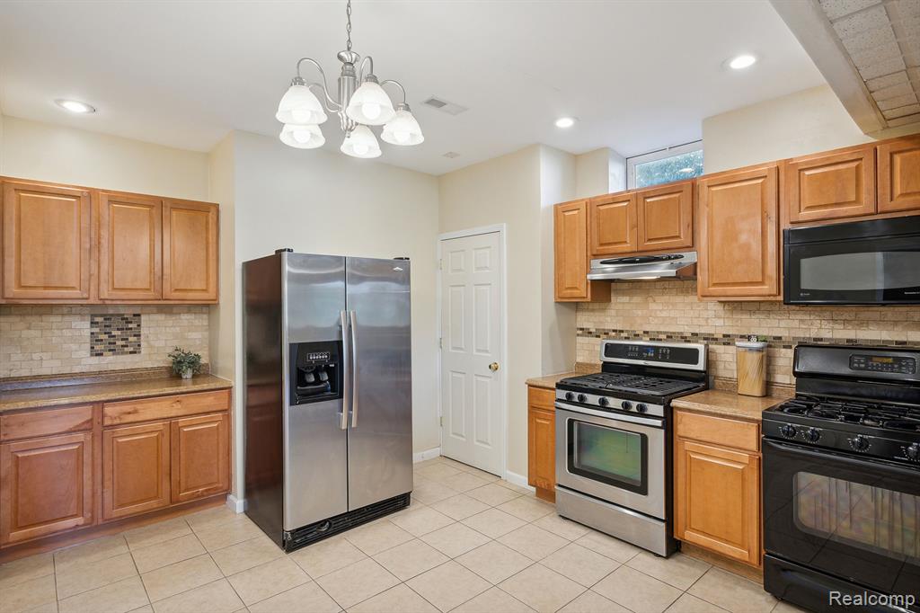 8409 JACK PINE Drive, Ypsilanti, MI 48197 — Photo 42