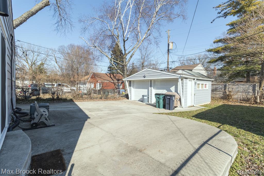 501 S Edgeworth Avenue, Royal Oak, MI 48067 — Photo 35