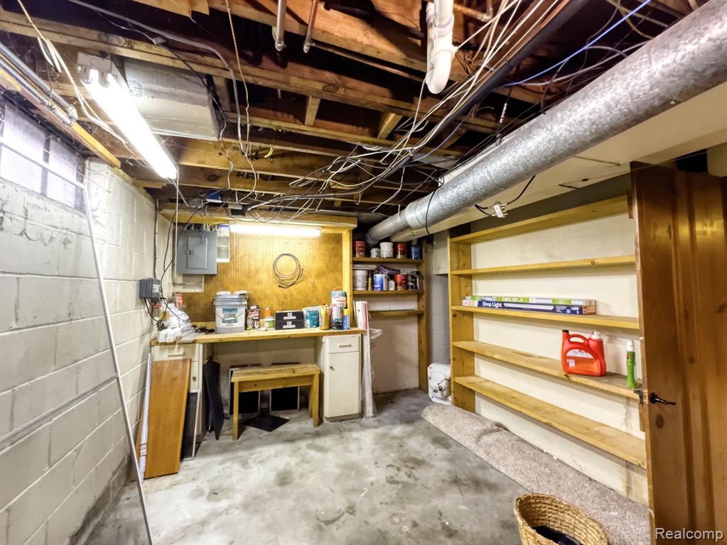 806 N ALTADENA Avenue, Royal Oak, MI 48067 — Photo 22