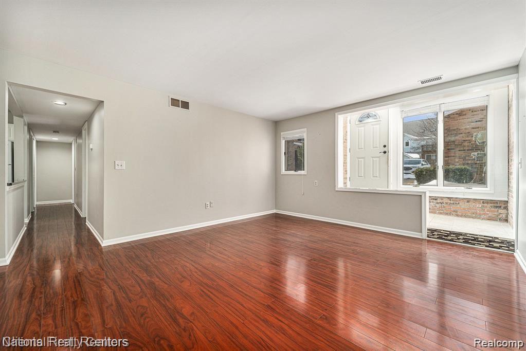 164 PINEWOOD Drive, Plymouth, MI 48170 — Photo 4