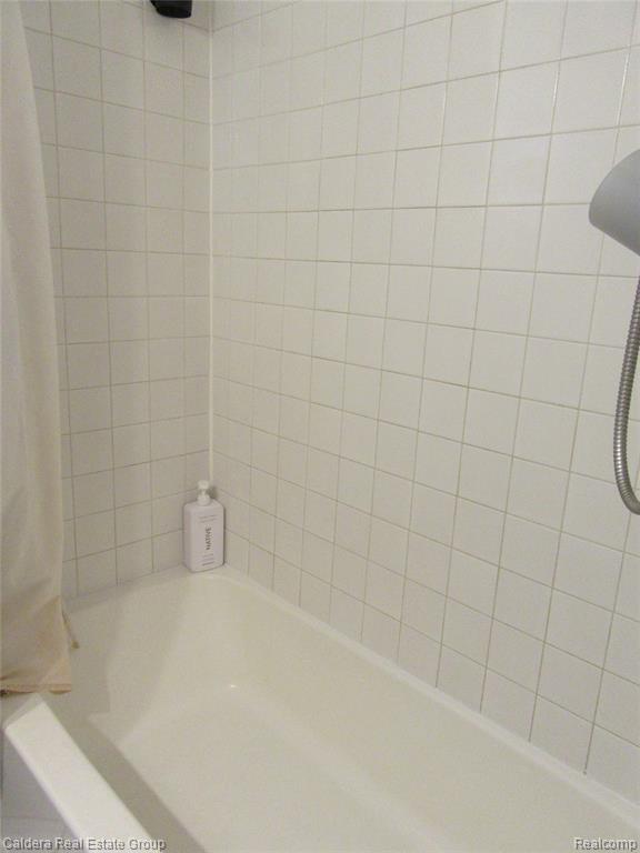 933 E Dallas Avenue, Madison Heights, MI 48071 — Photo 9
