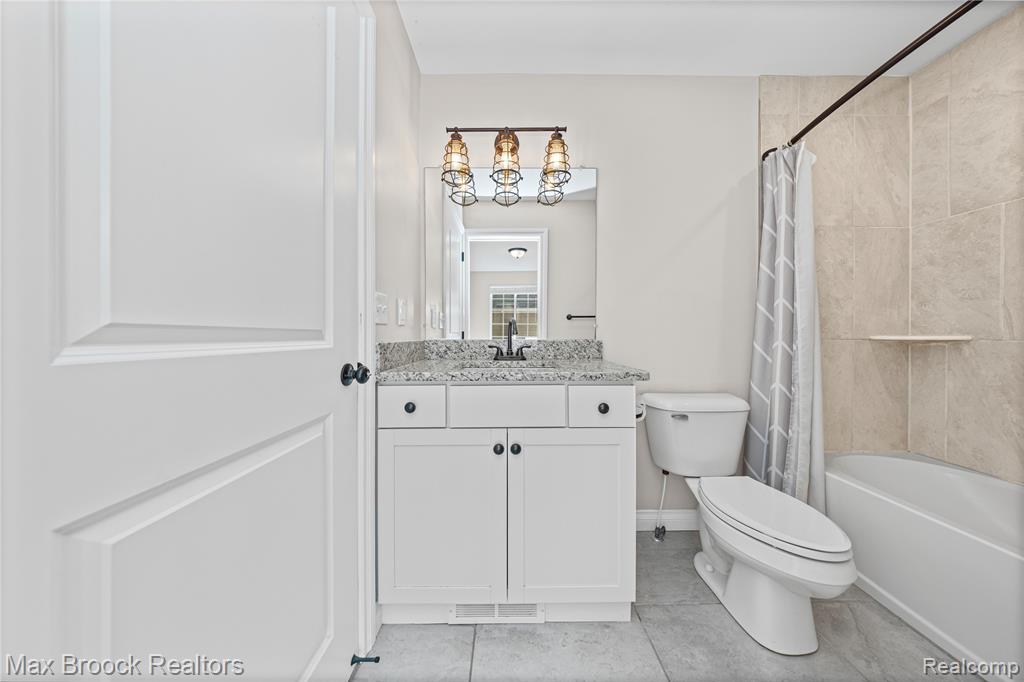 694 S Squirrel Road, Auburn Hills, MI 48326 — Photo 19