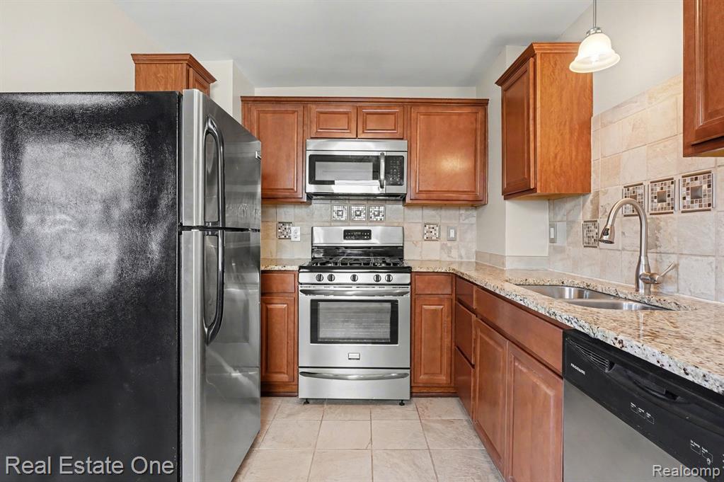 421 W Kalama Avenue, Madison Heights, MI 48071 — Photo 13