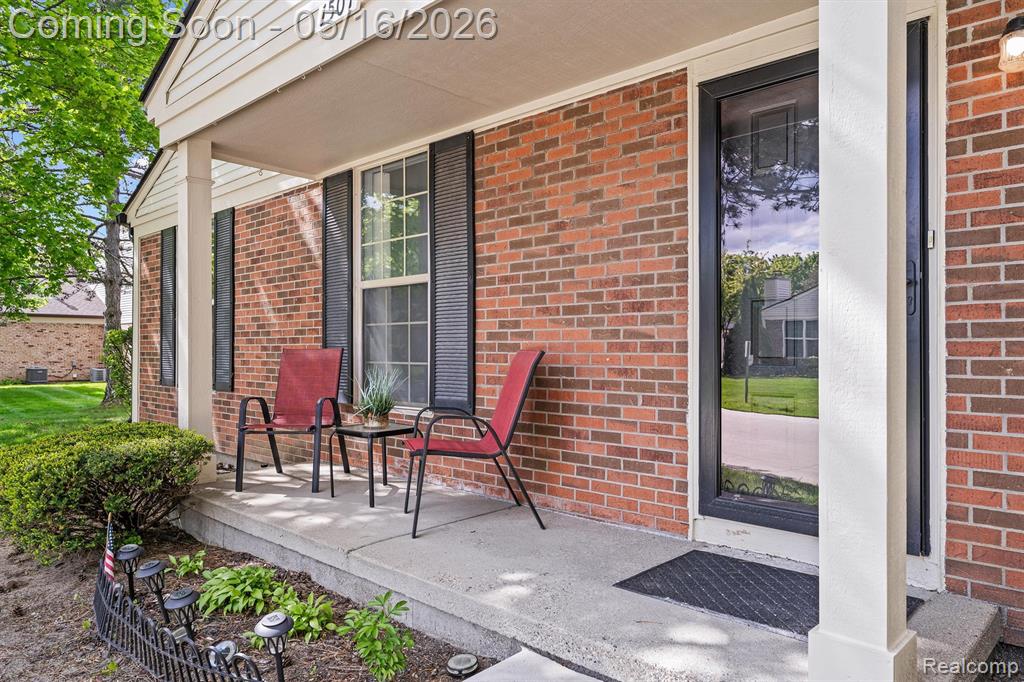 1501 Dover Hill N, Walled Lake, MI 48390 — Photo 2