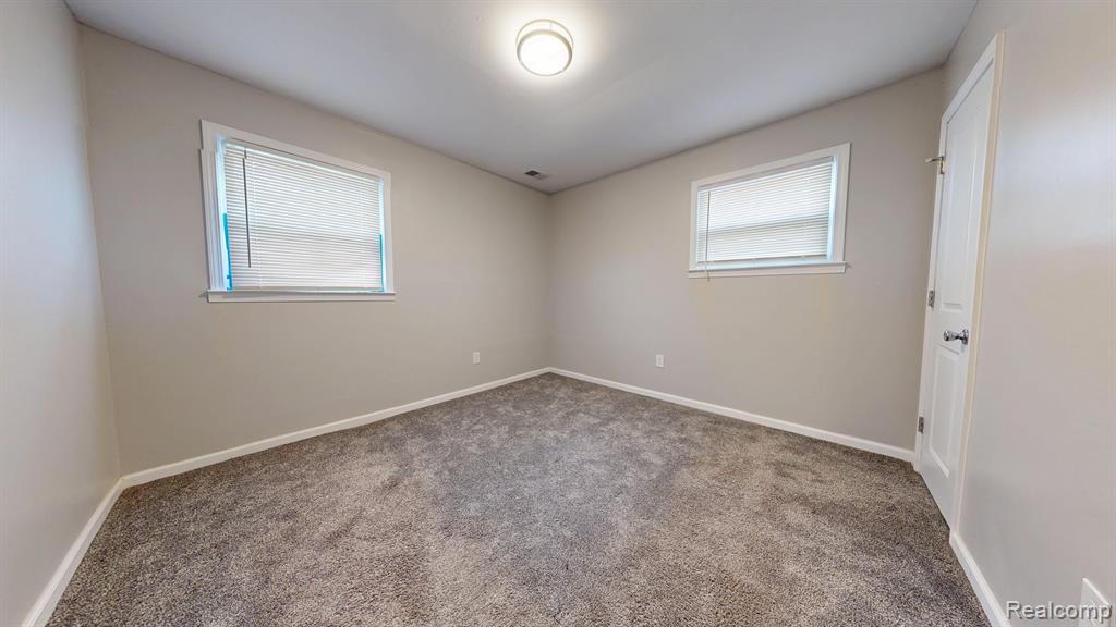 769 PALMER Drive, Pontiac, MI 48342 — Photo 12