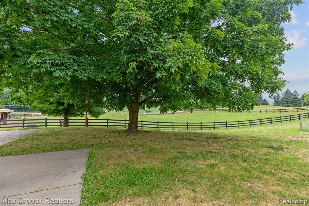 4536 Crandall Road, Howell, MI 48855 — Photo 38