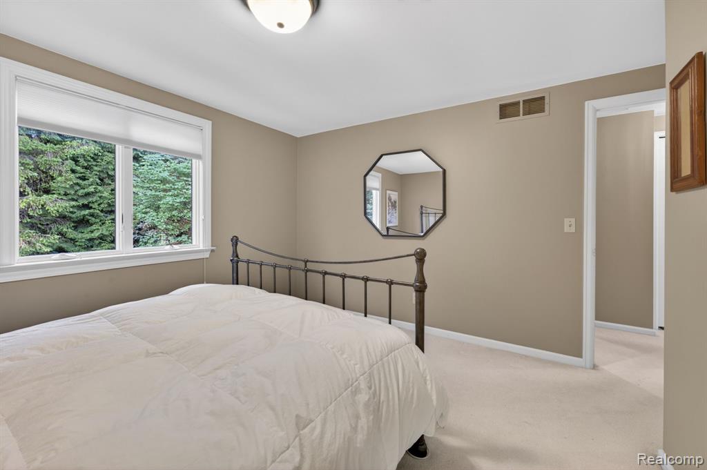 9144 Deer Park Court, Fenton, MI 48430 — Photo 43