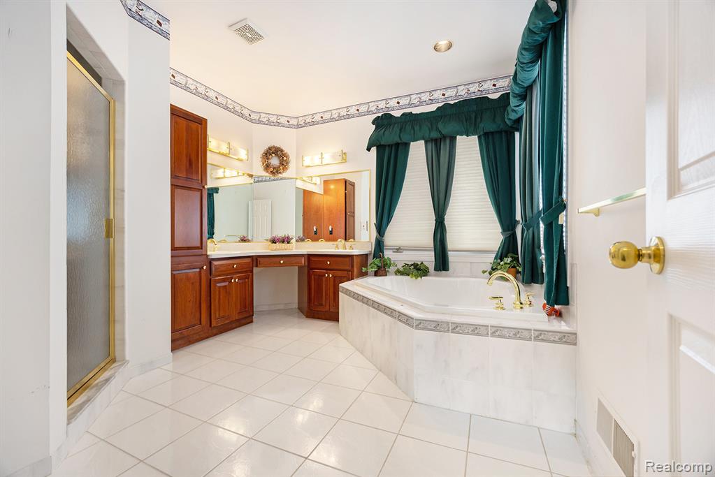 53527 Cherrywood Drive, Shelby Twp, MI 48315 — Photo 33