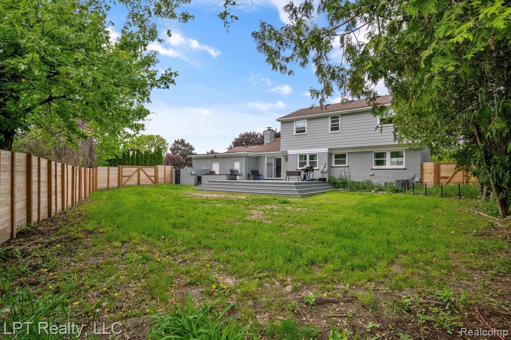 18441 ROSELAND Boulevard, Lathrup Village, MI 48076 — Photo 54