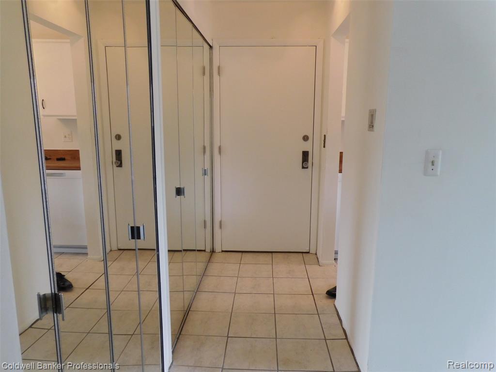 3915 Lone Pine Road, 100, West Bloomfield, MI 48323 — Photo 7