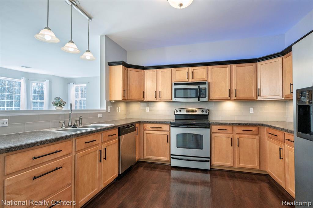 693 ABBINGTON Court, Howell, MI 48843 — Photo 10
