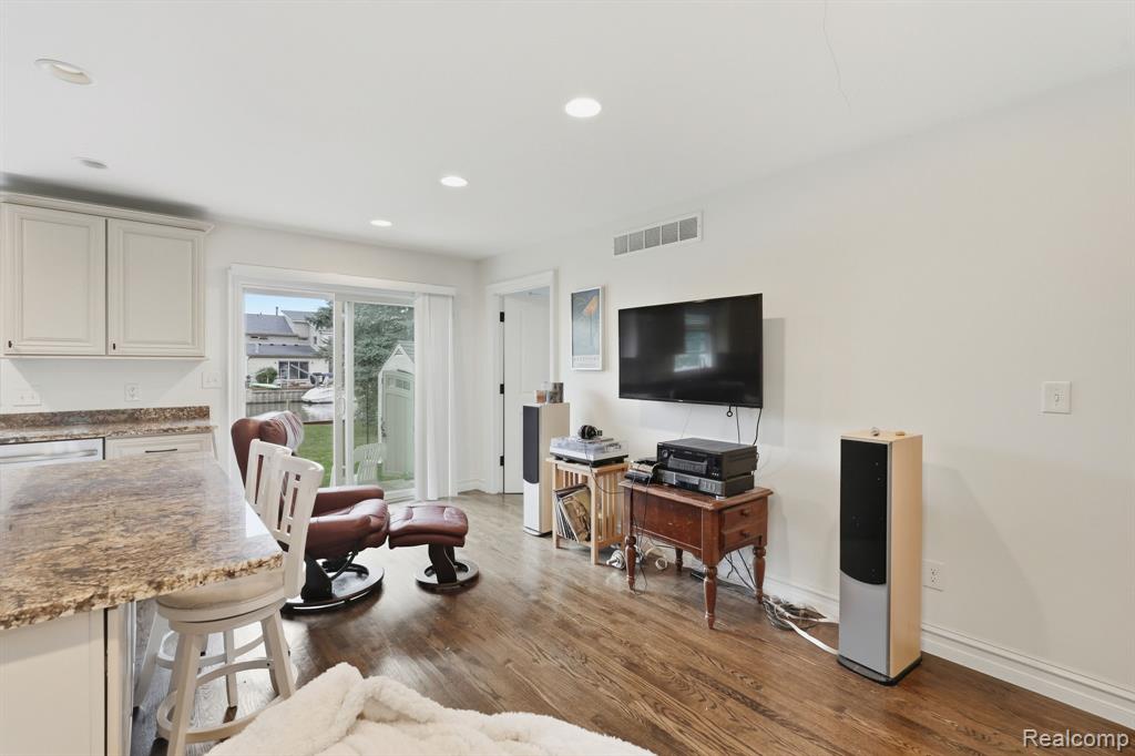 37752 Huron Pointe Drive, Harrison Township, MI — Photo 5
