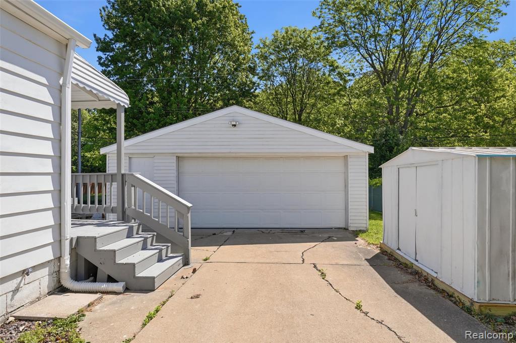22401 Monterey Drive, Woodhaven, MI 48183 — Photo 29