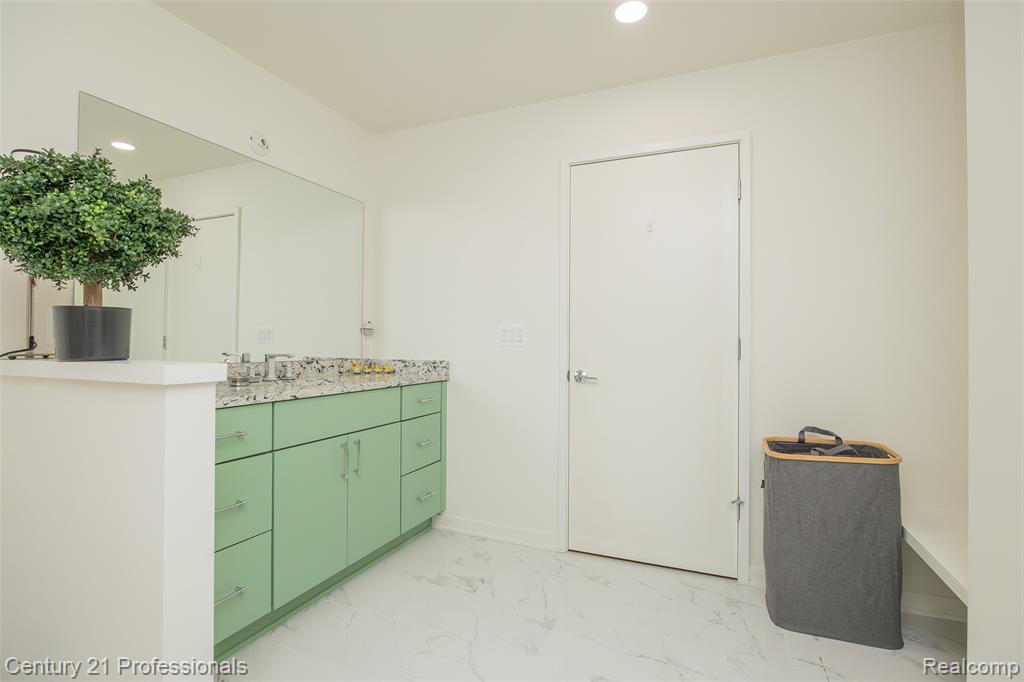9095 S Saginaw Road, 5, Grand Blanc, MI 48439 — Photo 32