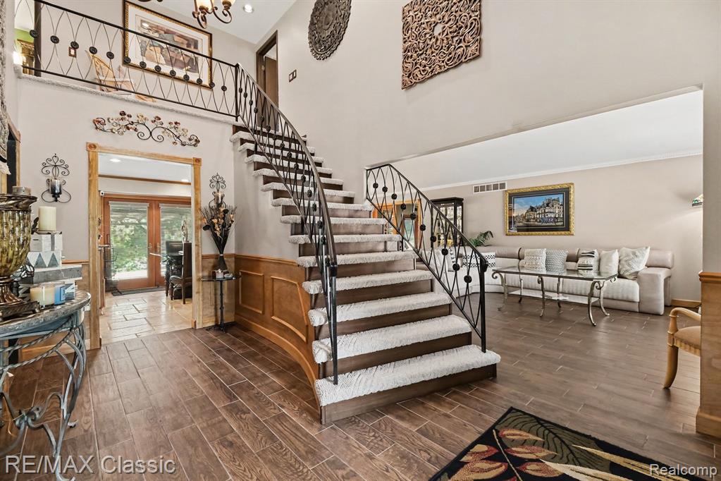 4590 Pine Village Drive - Photo 4
