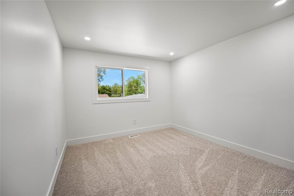 6742 Canterbury Court, Shelby Twp, MI 48316 — Photo 27