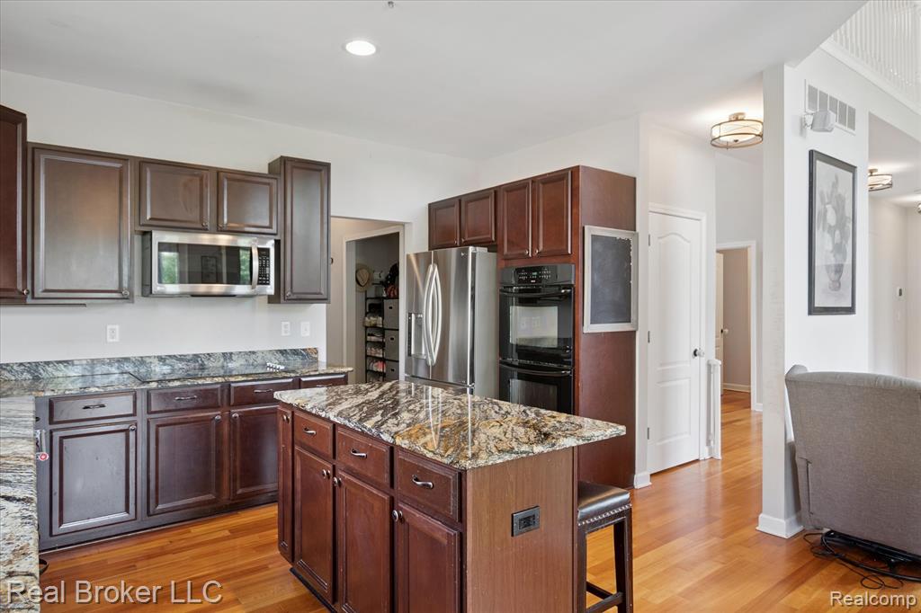 8567 Hummingbird, Commerce Twp, MI 48382 — Photo 17
