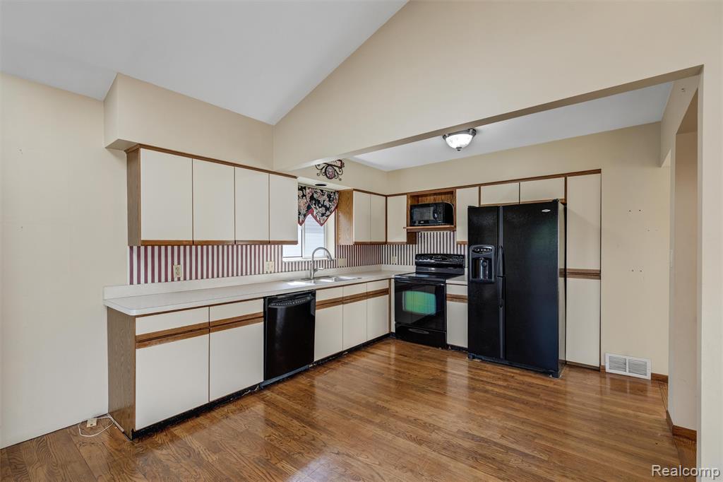 513 Baldwin Avenue, Royal Oak, MI 48067 — Photo 16