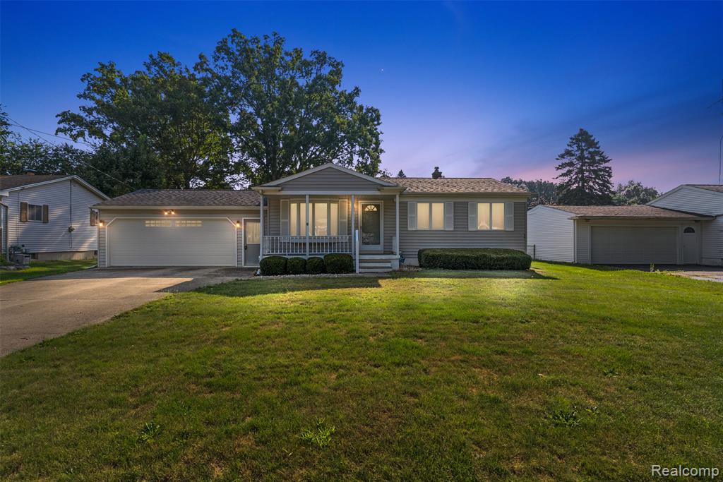4323 Ashlawn Drive, Flint, MI 48507 — front exterior