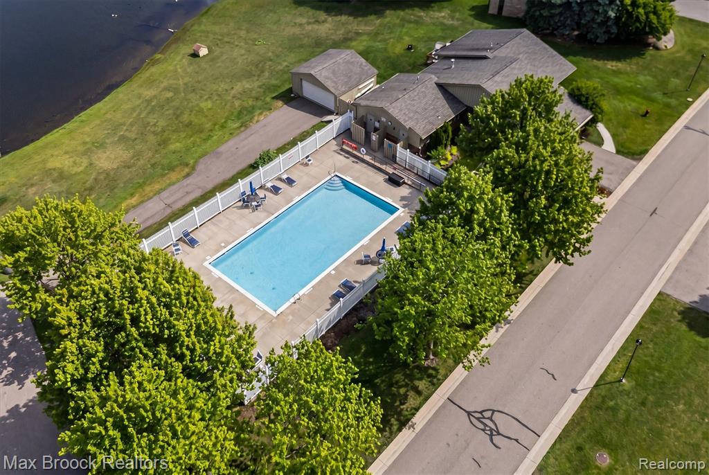 4159 Foxpointe Drive, West Bloomfield, MI 48323 — Photo 45