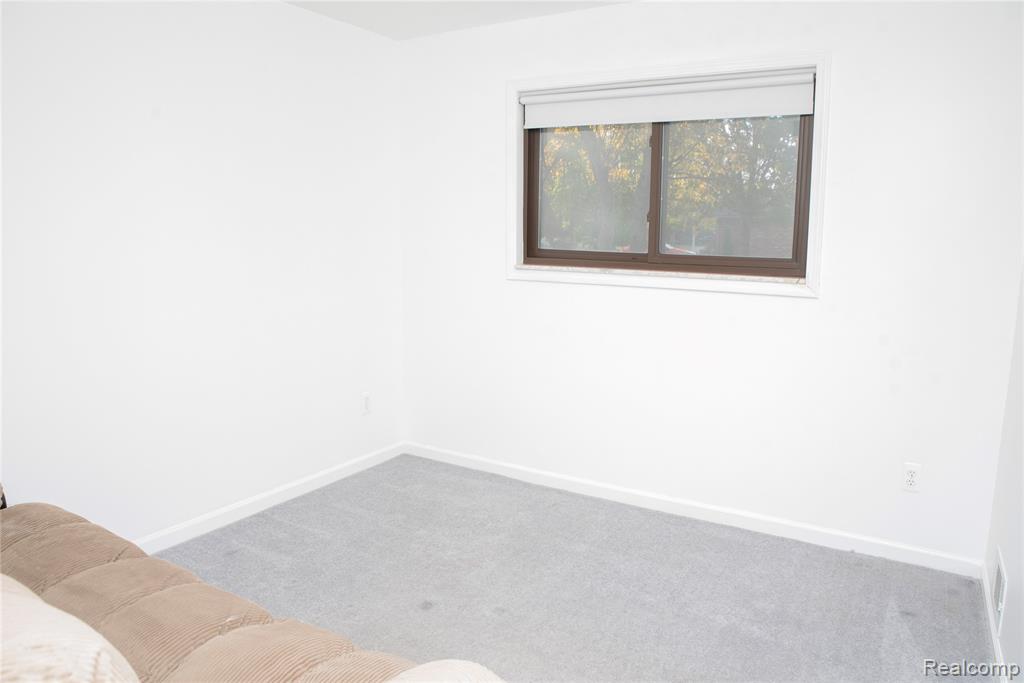 21664 Hall Road, Woodhaven, MI 48183 — Photo 35