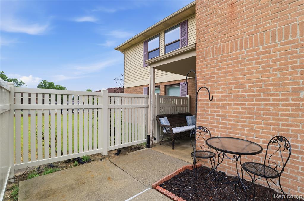 61212 Greenwood Drive, South Lyon, MI 48178 — Photo 5