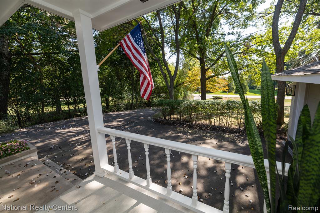 6050 UPPER STRAITS Boulevard, West Bloomfield, MI 48324 — Photo 33