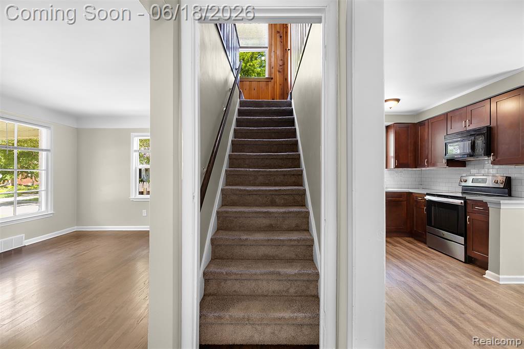 19296 Berden Street, Harper Woods, MI 48225 — Photo 11
