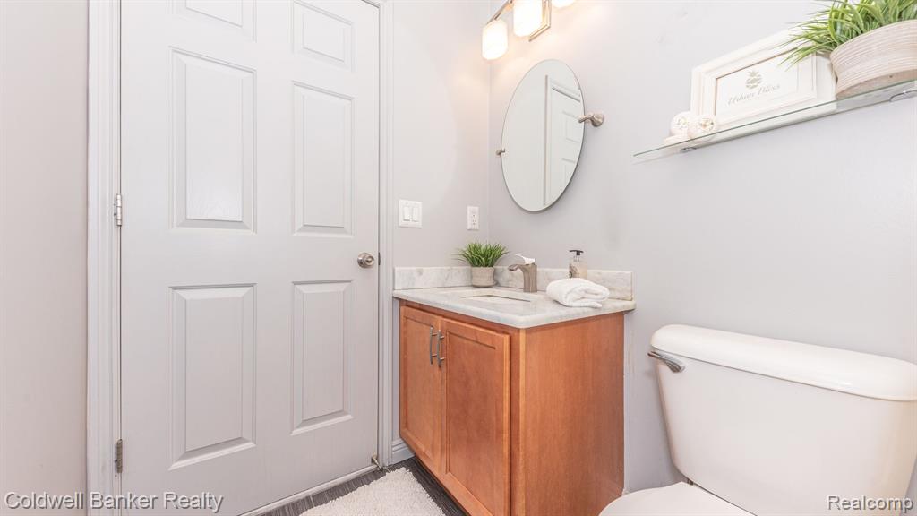 13541 CHRISTINA Lane, Belleville, MI 48111 — Photo 38