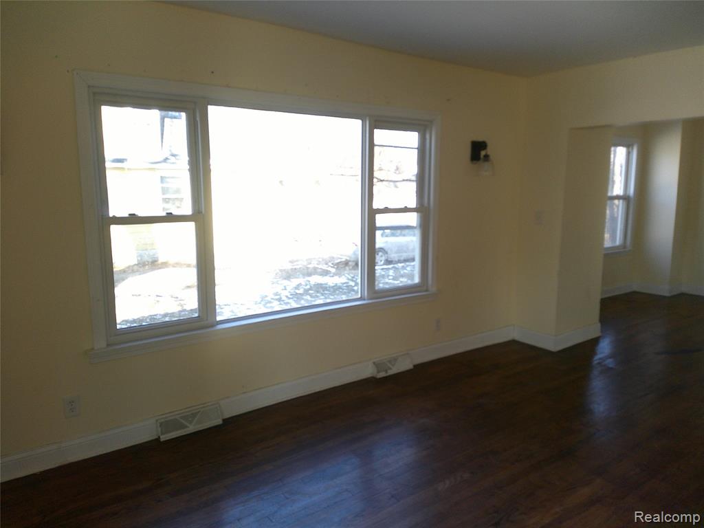 912 Huron Street, Flint, MI 48507 — Photo 6