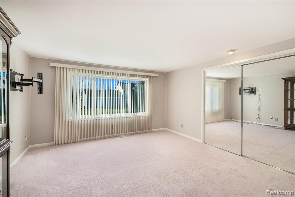 6300 Laurentian Court, Flint, MI 48532 — Photo 13