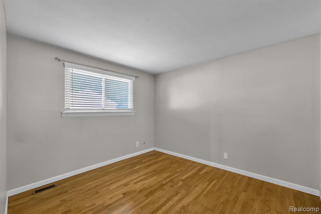 8126 Farnum Avenue, Warren, MI 48093 — Photo 16