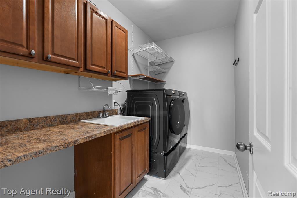 1066 Lorenzo Court, Troy, MI 48085 — Photo 14