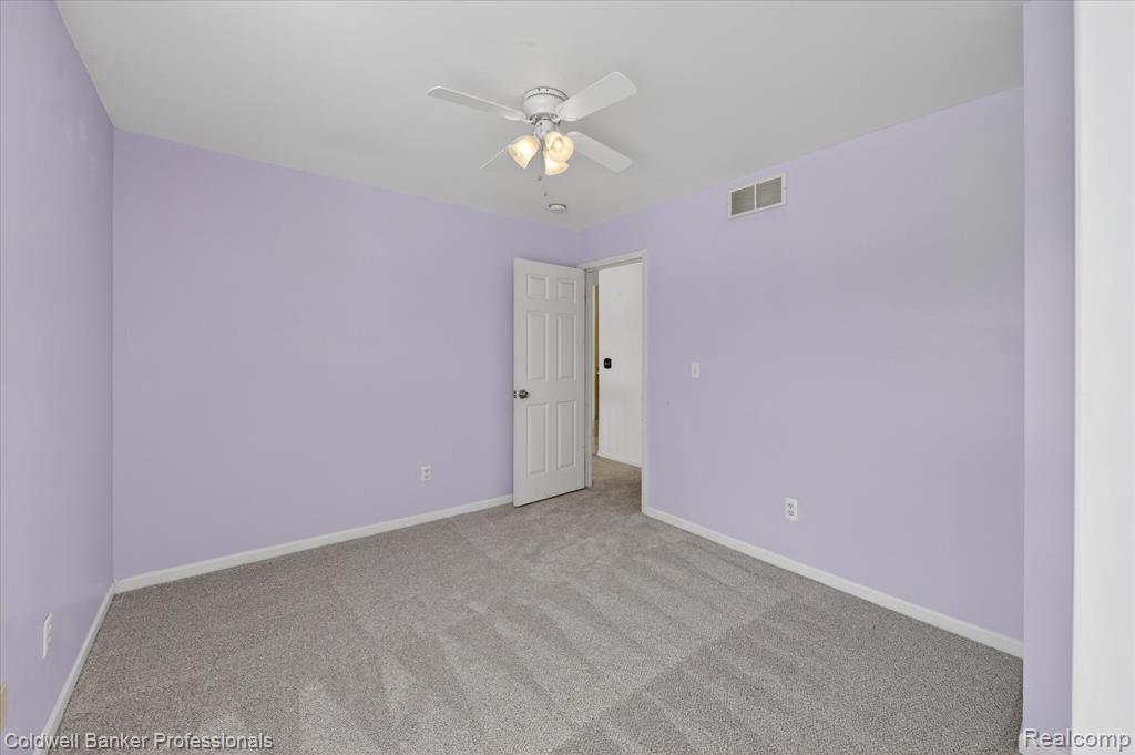 639 Andover Woods Drive, Fenton, MI 48430 — Photo 14