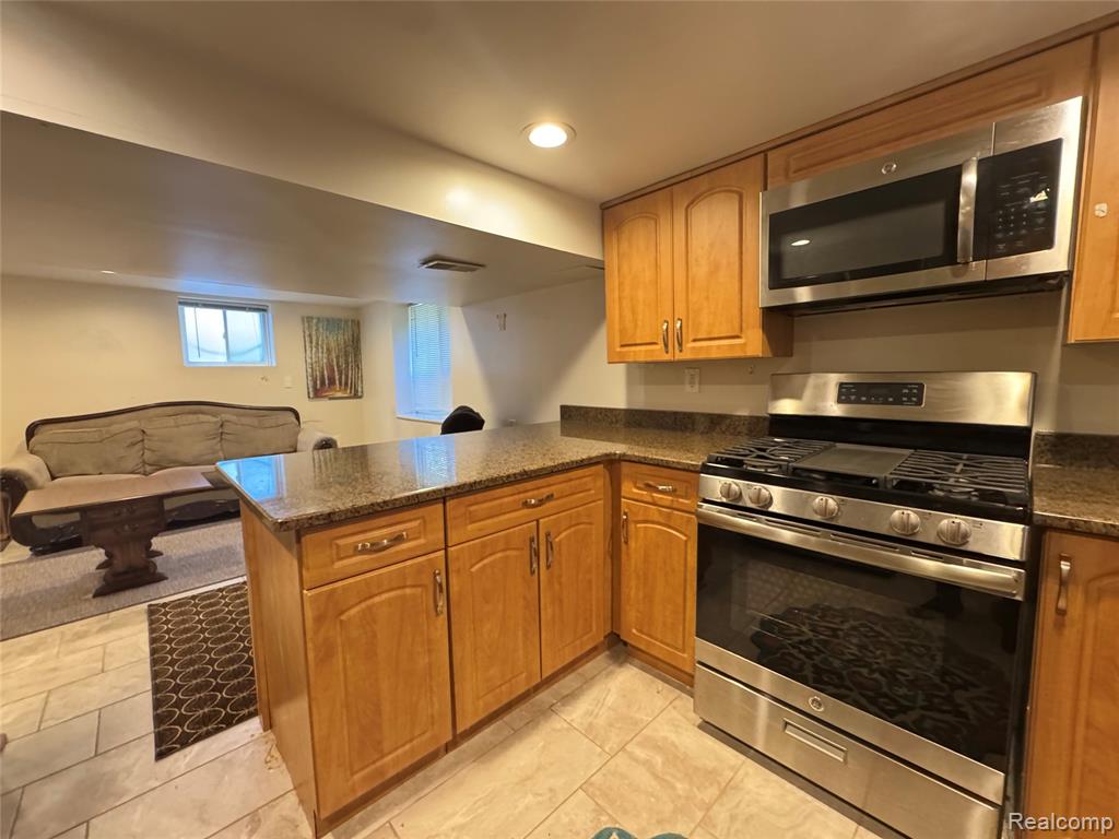 6438 Barrie Street, Dearborn, MI 48126 — Photo 14