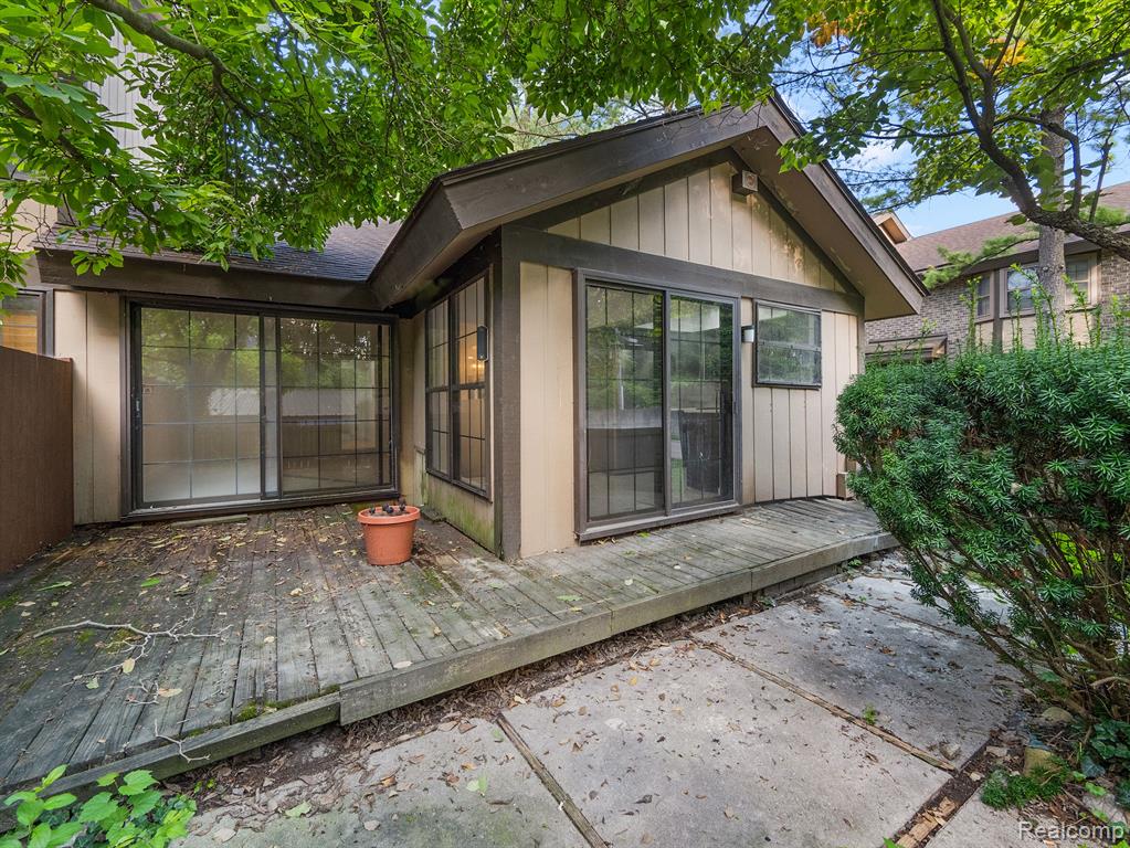 25167 GREENBROOKE Drive, Southfield, MI 48033 — Photo 47