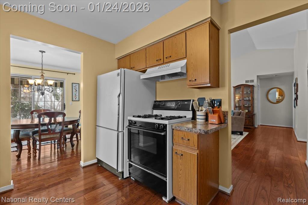 485 Winwood Circle, 115, Walled Lake, MI 48390 — Photo 12