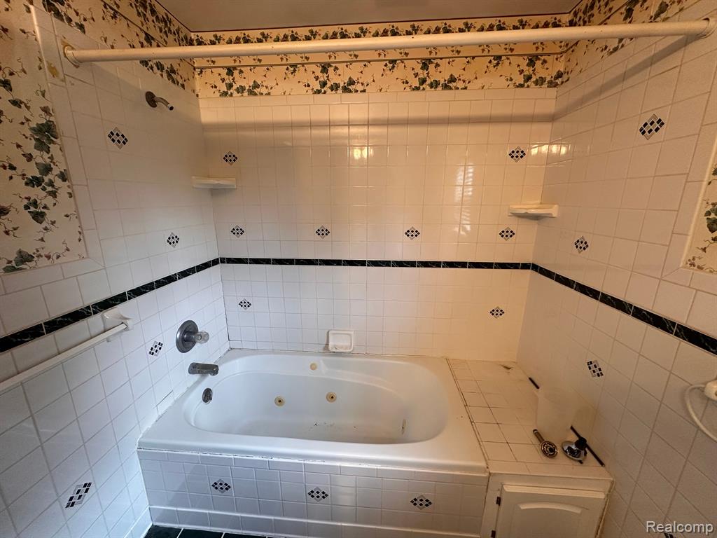 5324 SOUTHWAY Drive, Swartz Creek, MI 48473 — Photo 16