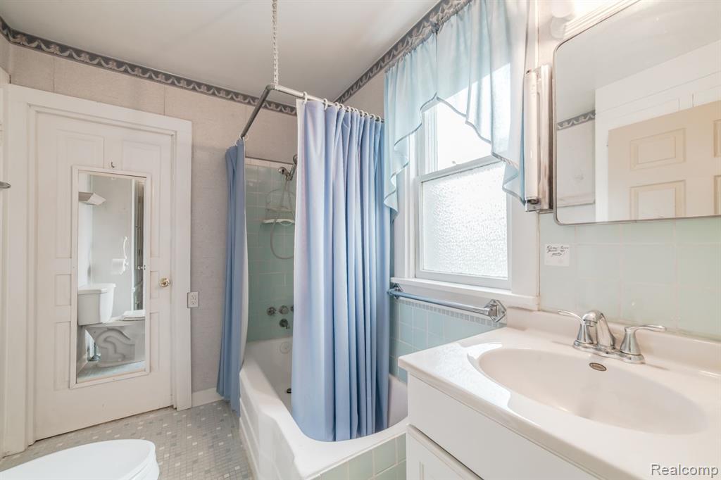 43 N GLASPIE Street, Oxford, MI 48371 — Photo 17