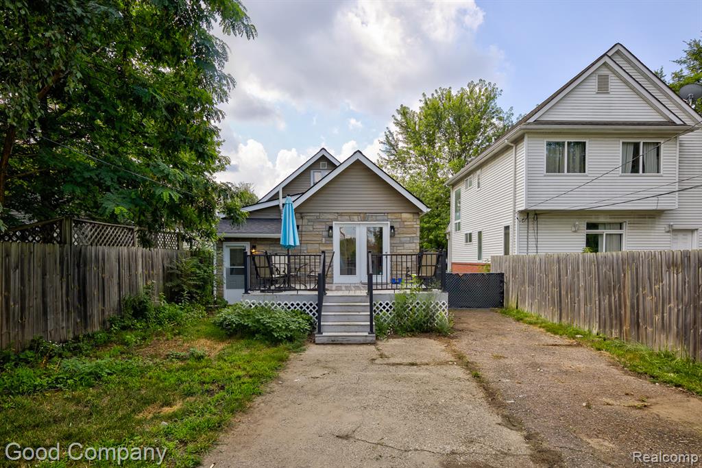 573 E Oakridge Street, Ferndale, MI 48220 — Photo 32