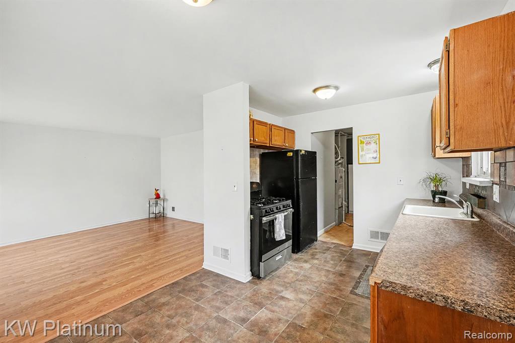 1218 E Milton Avenue, Hazel Park, MI 48030 — Photo 9