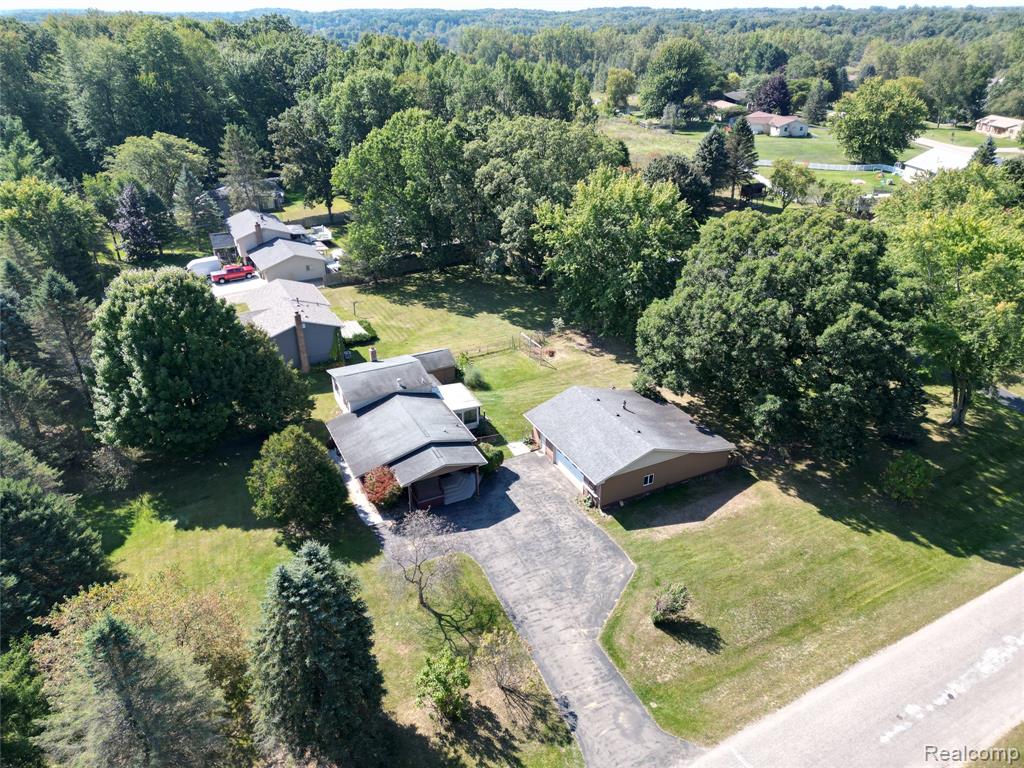 2291 Tomahawk Drive, Lapeer, MI 48446 — Photo 2