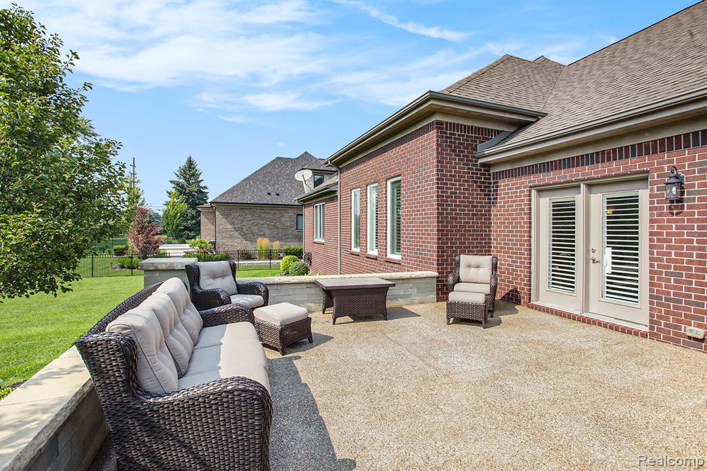 48913 Pinebrook Drive, Utica, MI 48315 — Photo 28