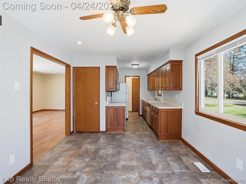 49301 Schoenherr Road, Shelby Twp, MI 48315 — Photo 10