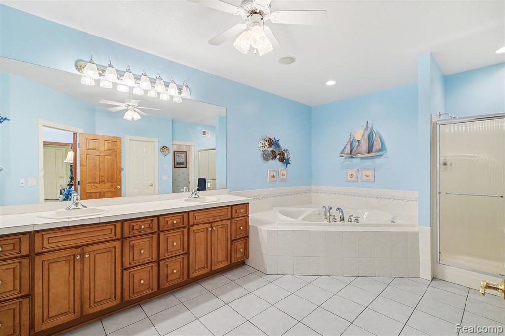 2215 Ridgemoor Court, Burton, MI 48509 — Photo 21