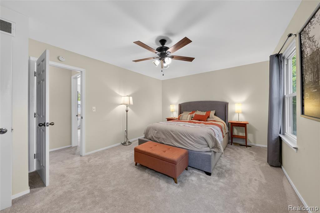 451 Lansdowne Drive, Westland, MI — Photo 24