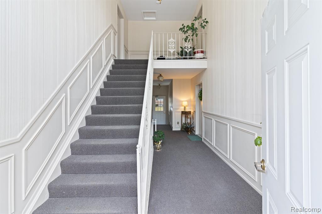 591 E FOX HILLS Drive, Bloomfield Hills, MI 48304 — Photo 5