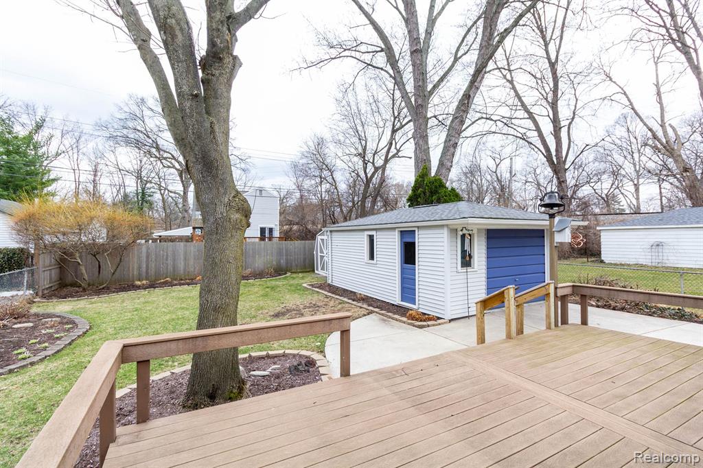 911 MAYFIELD Drive, Royal Oak, MI 48067 — Photo 11
