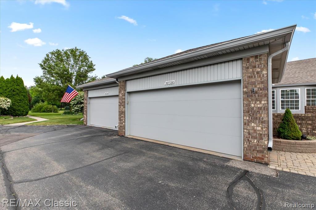 48728 Sundance Court, Shelby Twp, MI 48315 — Photo 3