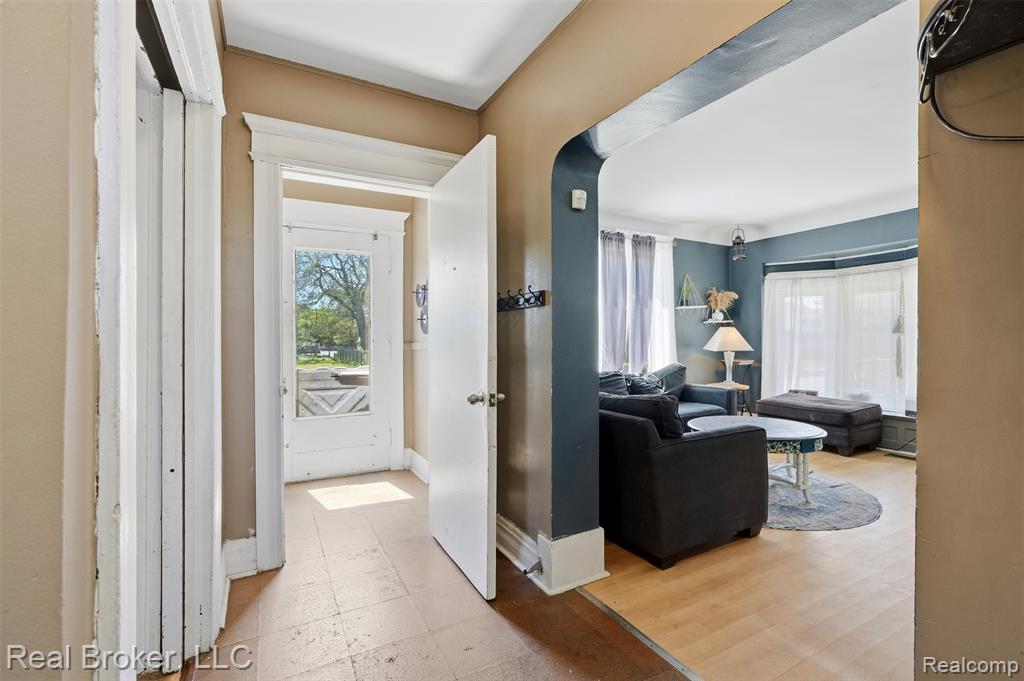 137 Trowbridge Street - Photo 5